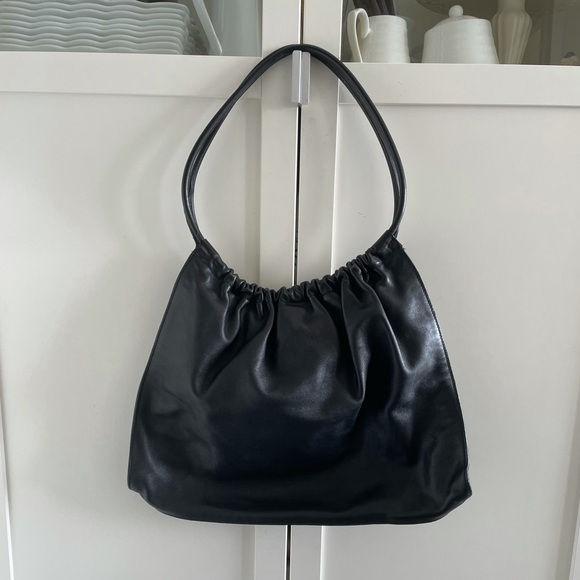 Gucci vintage black leather shoulder bag - Picture 1 of 10